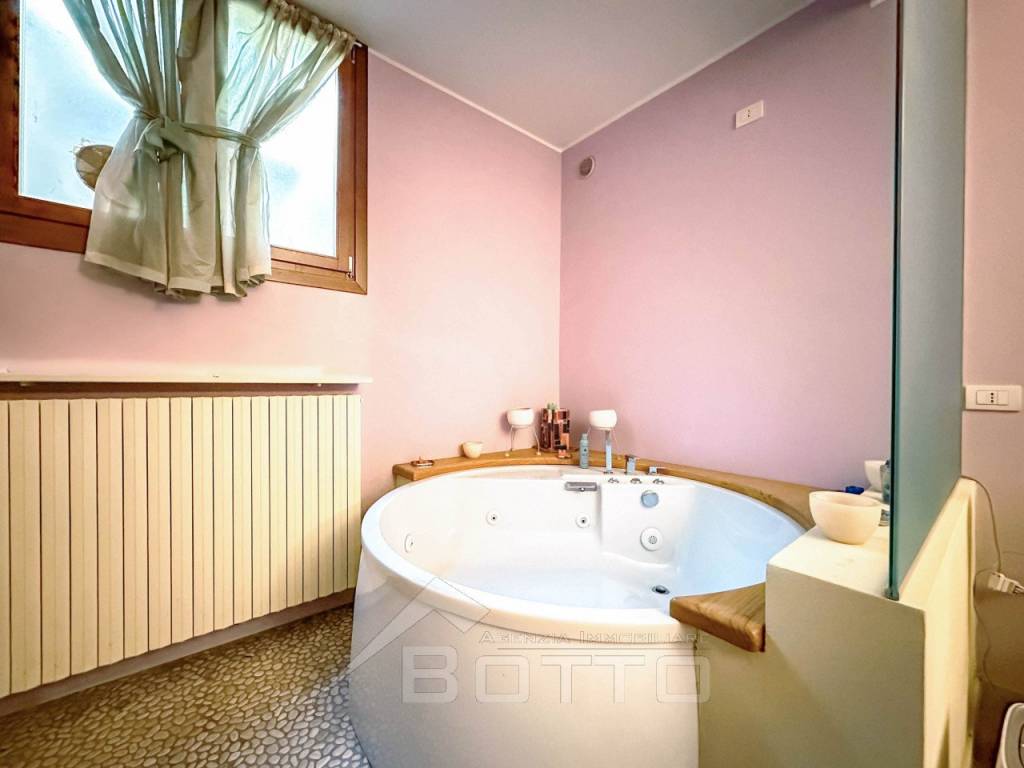 casa vendita grignasco jacuzi copia