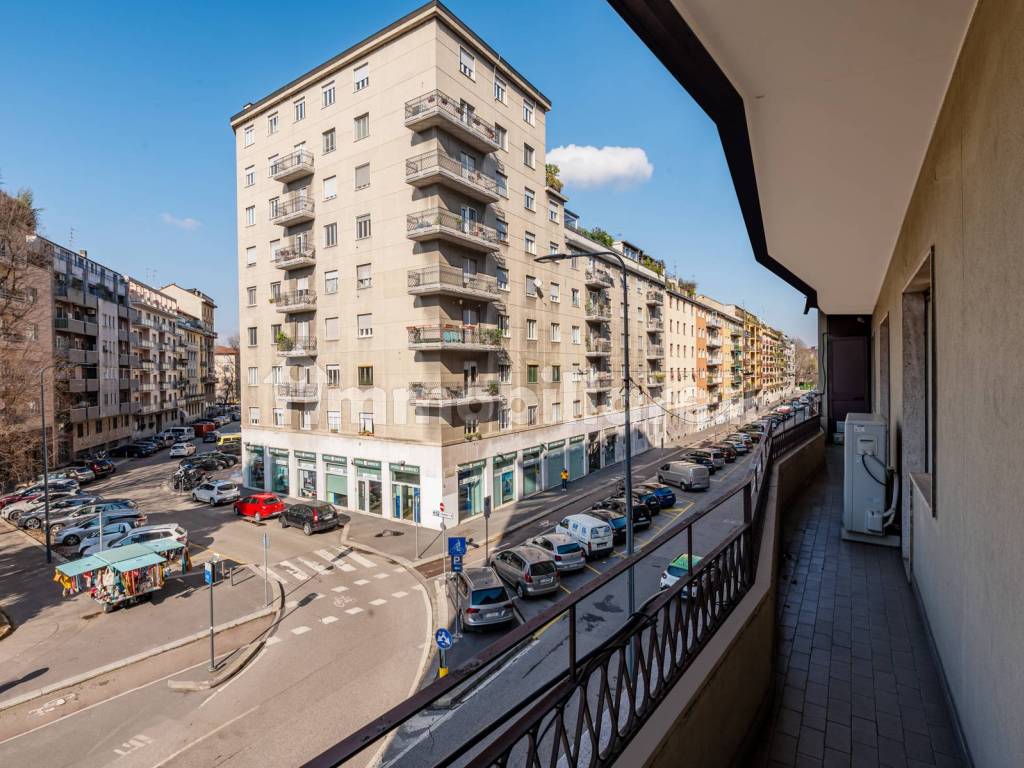 Balcone su Piazza Bazzi