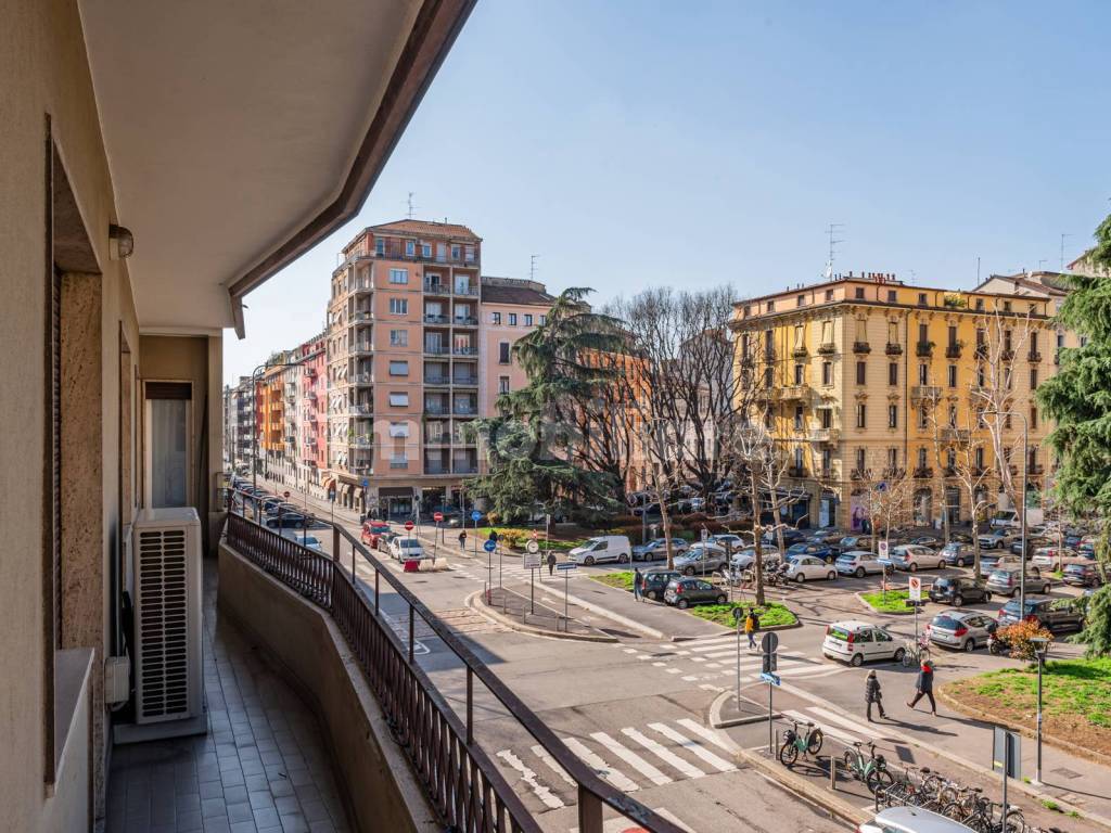 Balcone su Piazza Bazzi