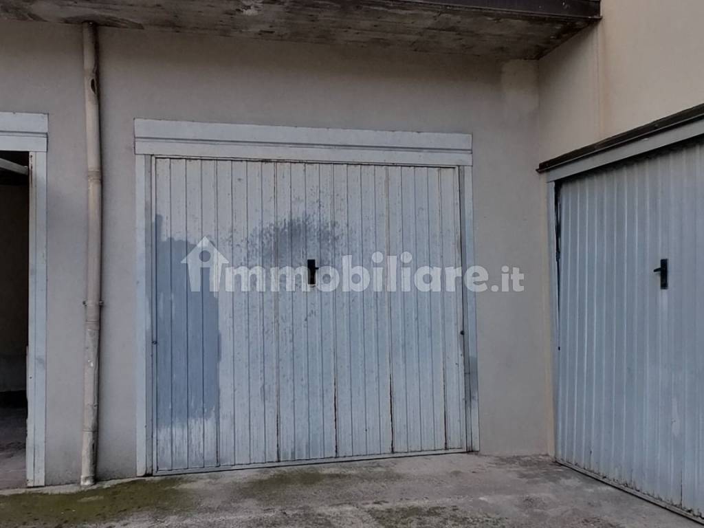 garage con accesso dall'esterno