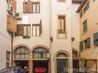 Garage e cortile interno