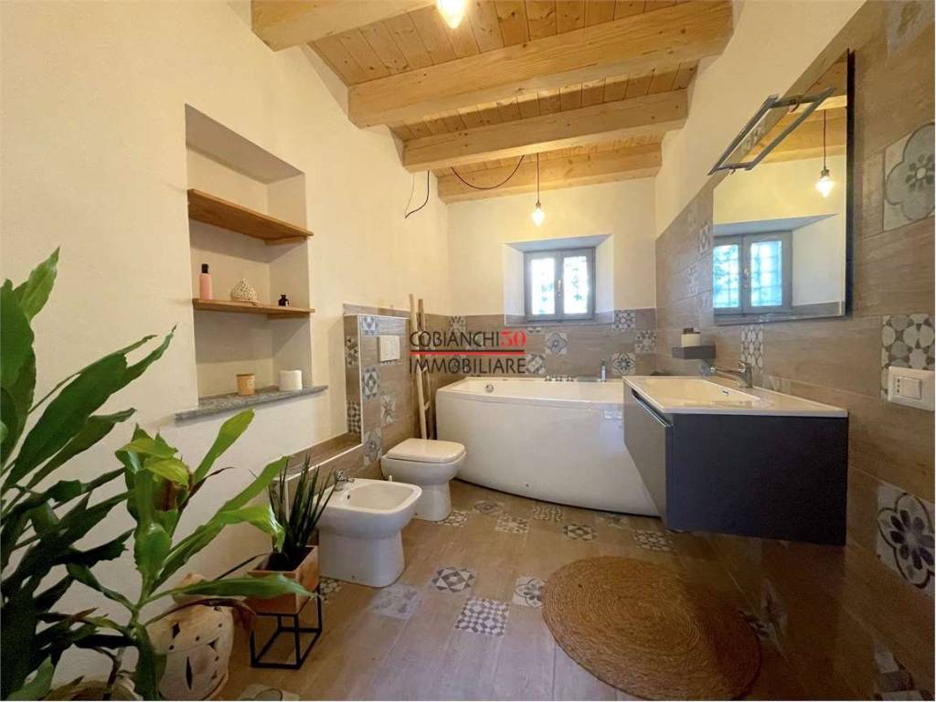 bagno finestrato piano terra 