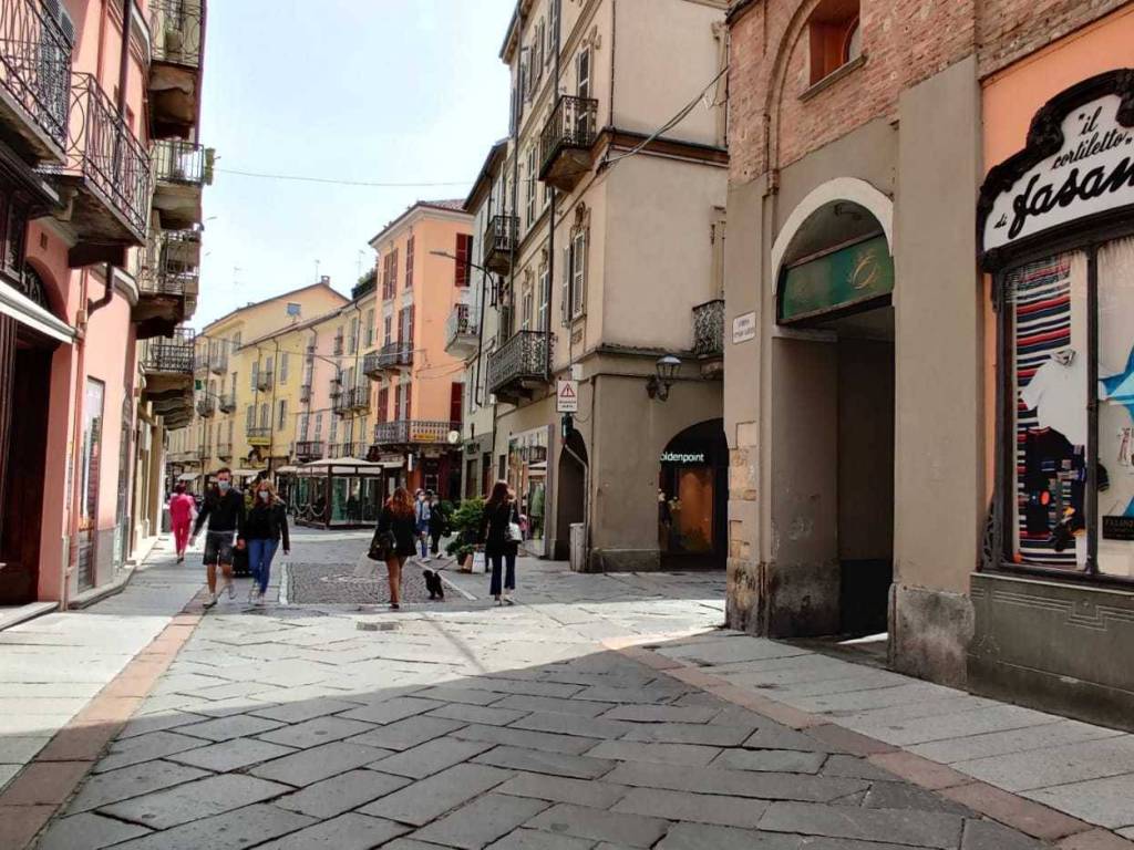 Locale commerciale corso vittorio alfieri 281281, centro storico, asti
