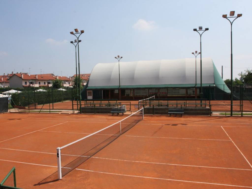 NELLE IMMEDIATE VICINANZE TENNIS CLUB