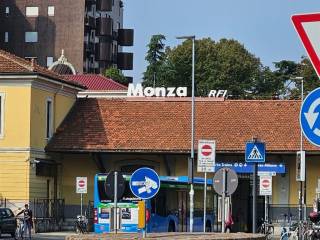 10 min a piedi dalla stazione 