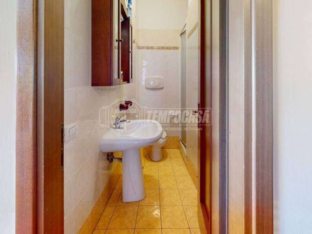 40-Via-IV-Novembre-Bathroom 1