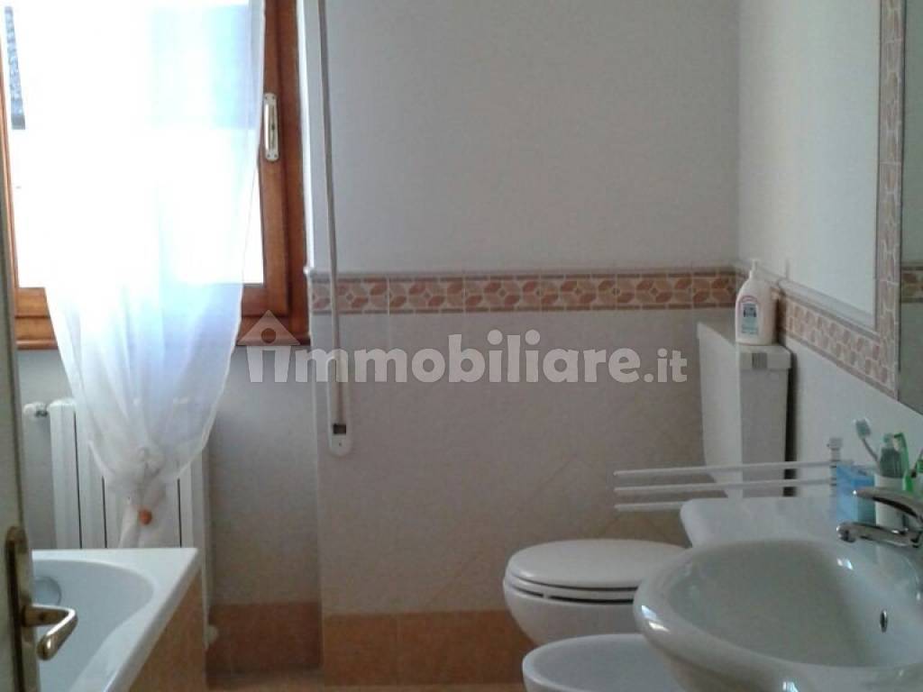 Bagno al piano con vasca (B)