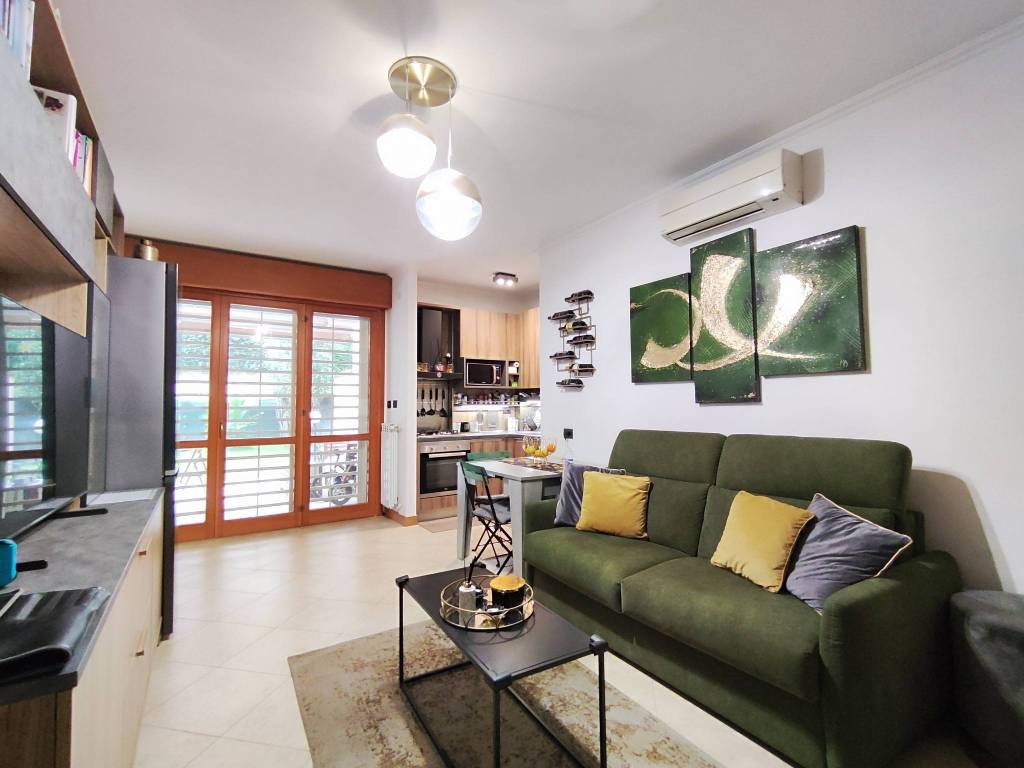 Sale Apartment Rome. 2room flat in via Giuseppe De Santis. Good condition, parking space