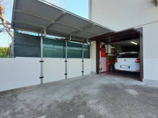 Garage e posto auto prospicente