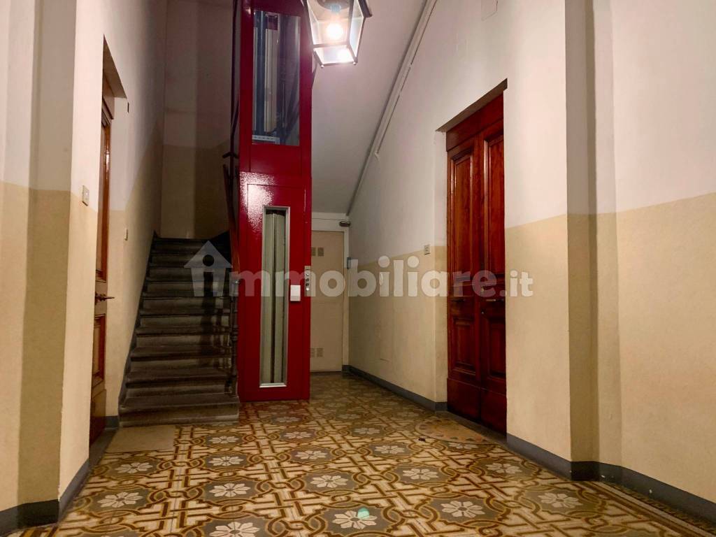 Ingresso palazzo signorile con ascensore