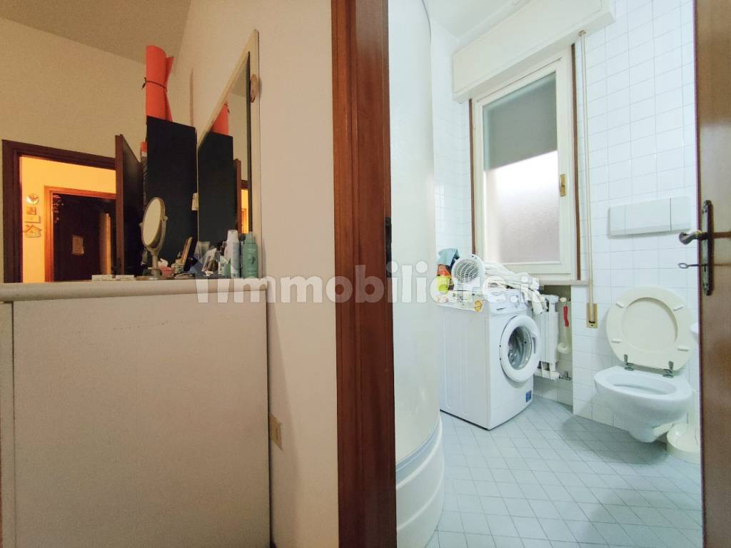 Bagno con box doccia