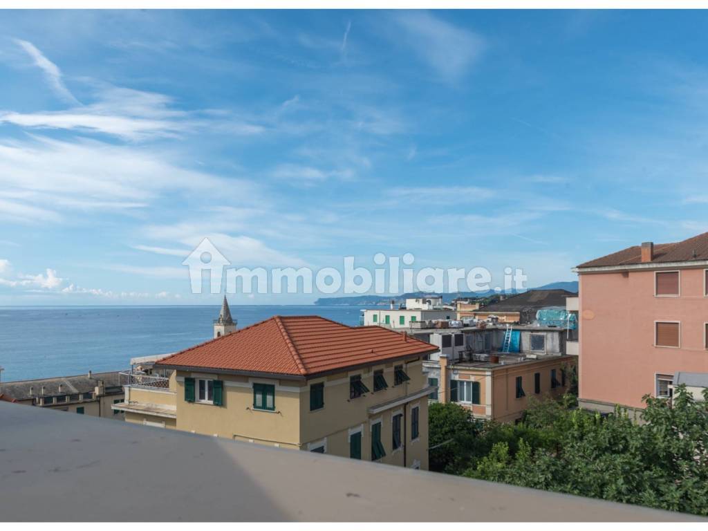 Balconcino a pozzetto con vista mare