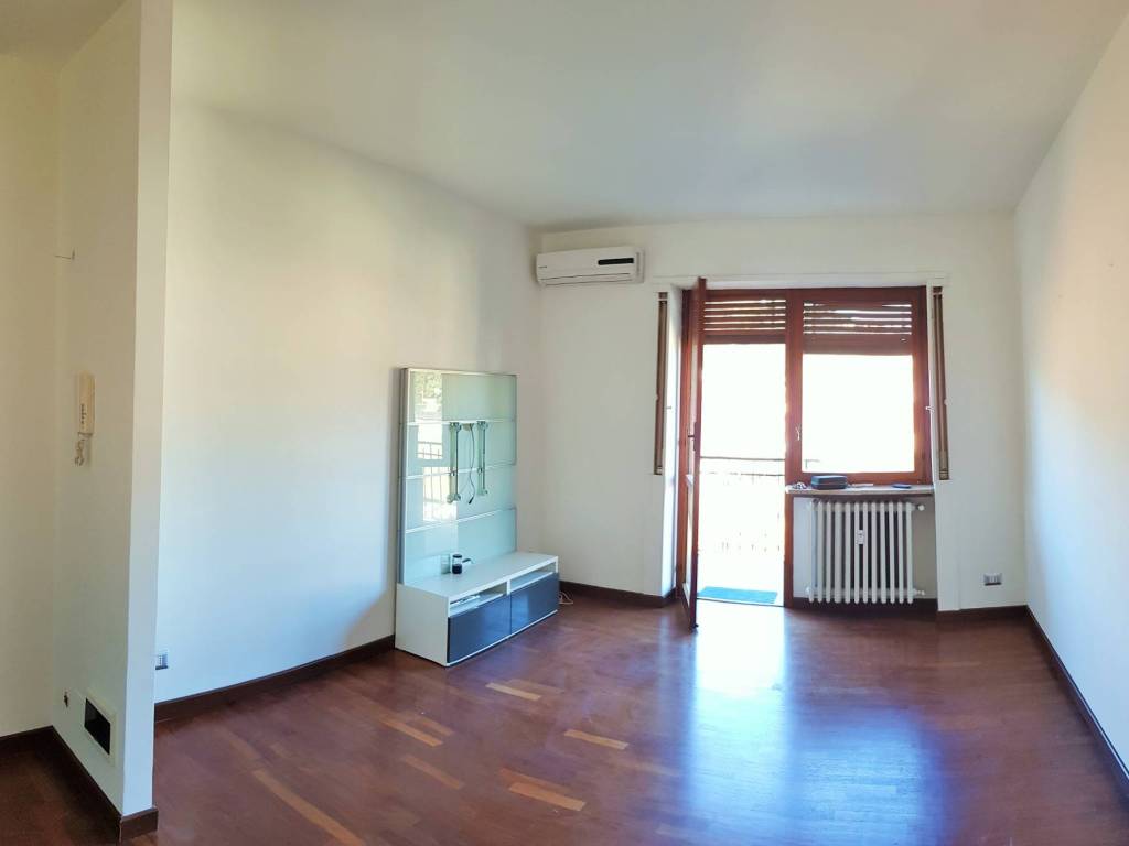 Bilocale via vittorio veneto 8, centro, arona