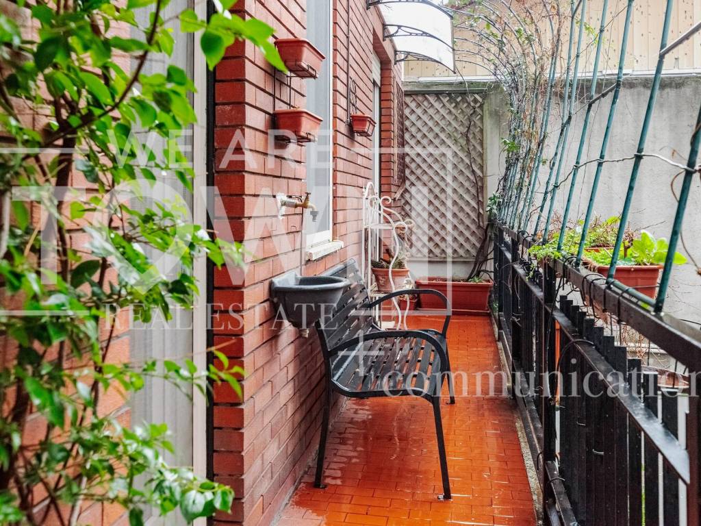 Rent Apartment Milan. 2room flat in via Padova 178. Good condition