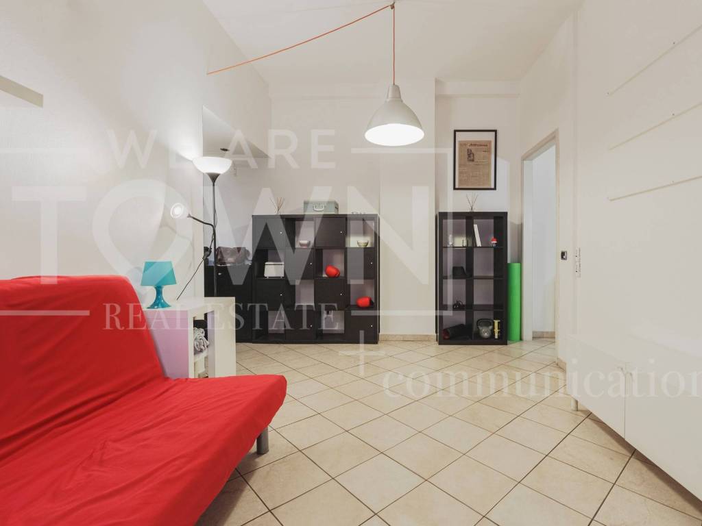 Rent Apartment Milan. 2room flat in via Padova 178. Good condition