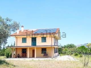 Foto - Vendesi villa con terrazzo, Litorale Abruzzese, Tortoreto