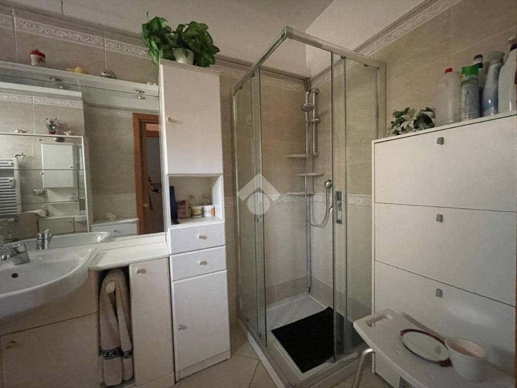 appartamento in vendita roma Marconi via Gerolamo cardano doccia