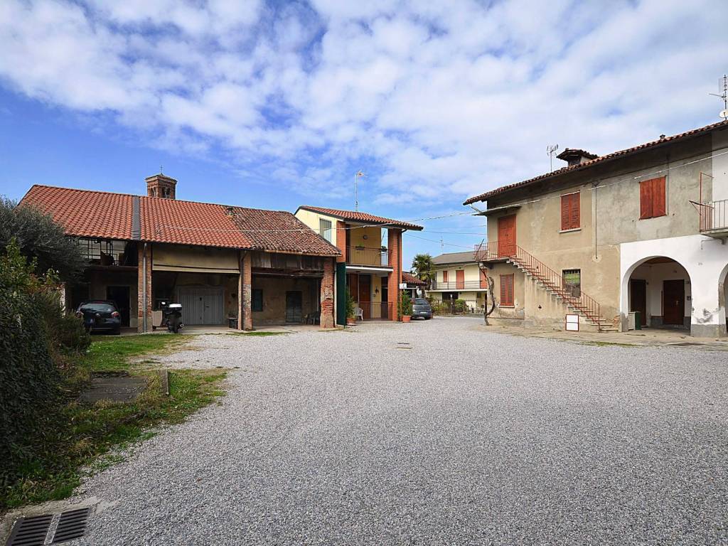 sale-country-house-in-via-enrico-fermi-30-sulbiate-to-be-refurbished