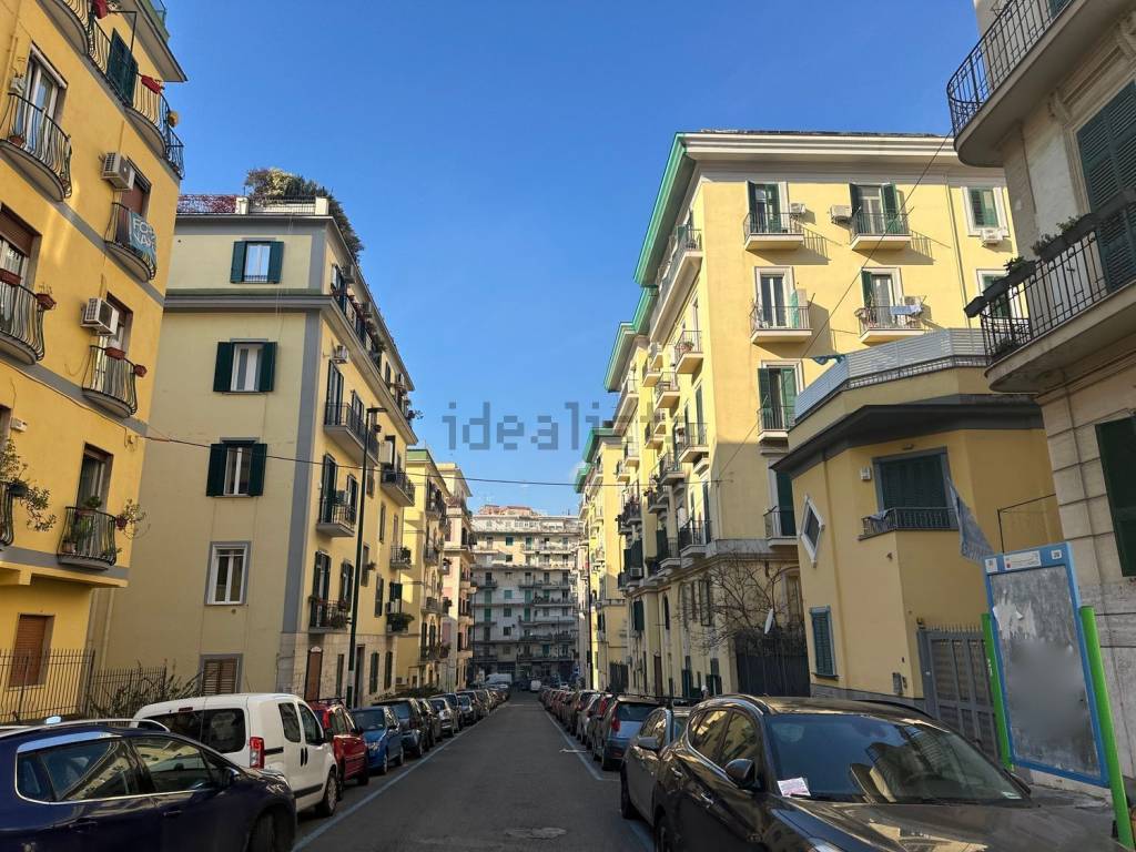 Rent Apartment Naples. 2room flat in via Mario De Ciccio 7. Good