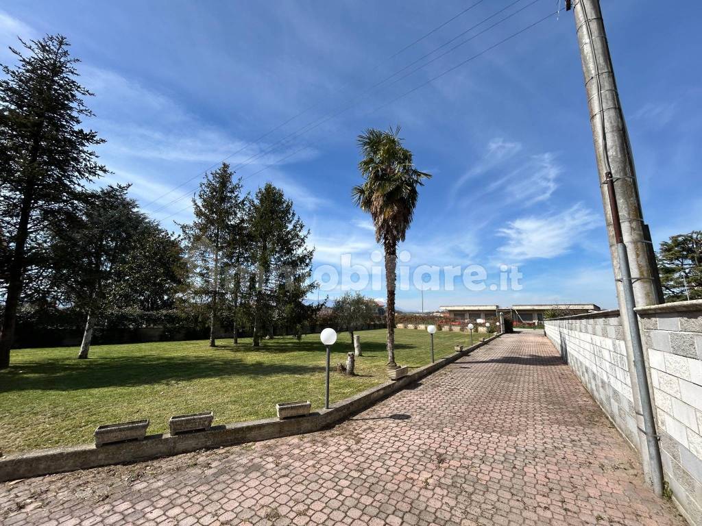 Casa indipendente con terreno