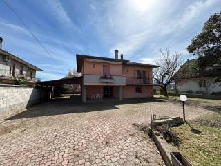 Casa indipendente con terreno