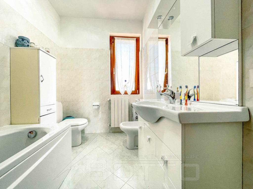 casa vendita borgomanero bagno32