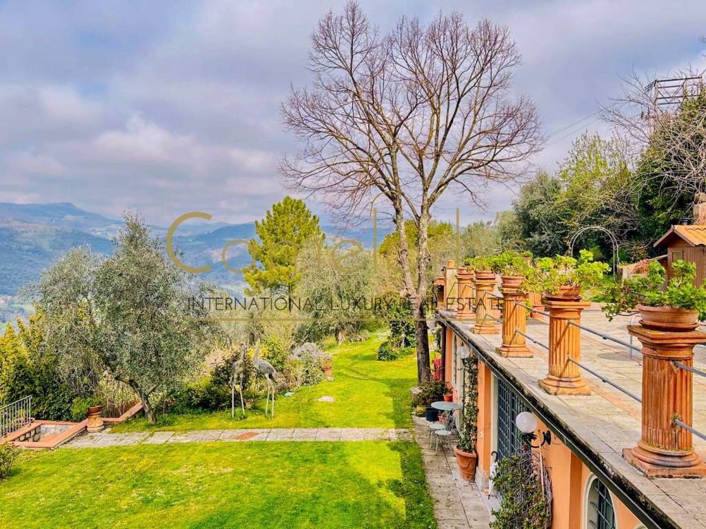 Castelletto con piscinaCastelletto con piscina