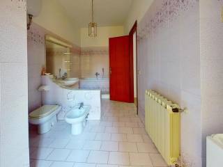 Via-Arco-Oscuro-Bathroom.jpg
