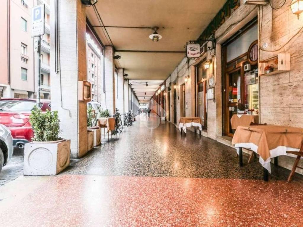 Locale commerciale via Delle Lame 53, Bologna, Rif. 110203783