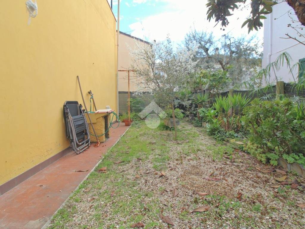 8 - Corte esterna giardino (10)