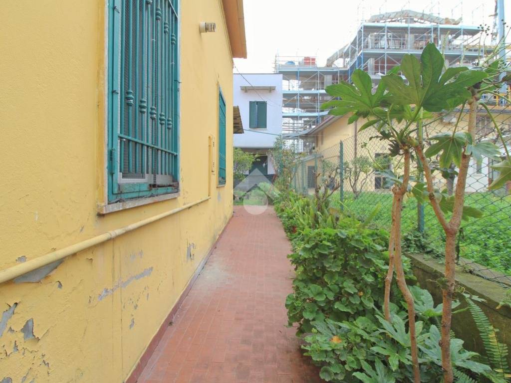 8 - Corte esterna giardino (8)