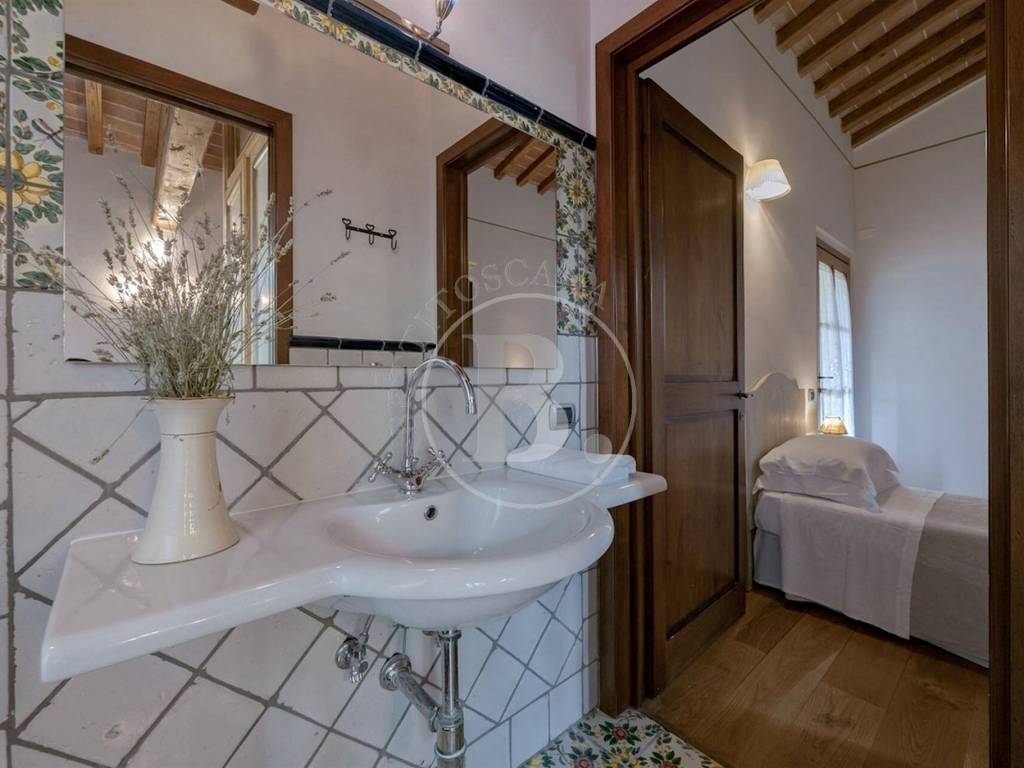 RESTORED FARMHOUSE - Castellina in Chianti (Si)