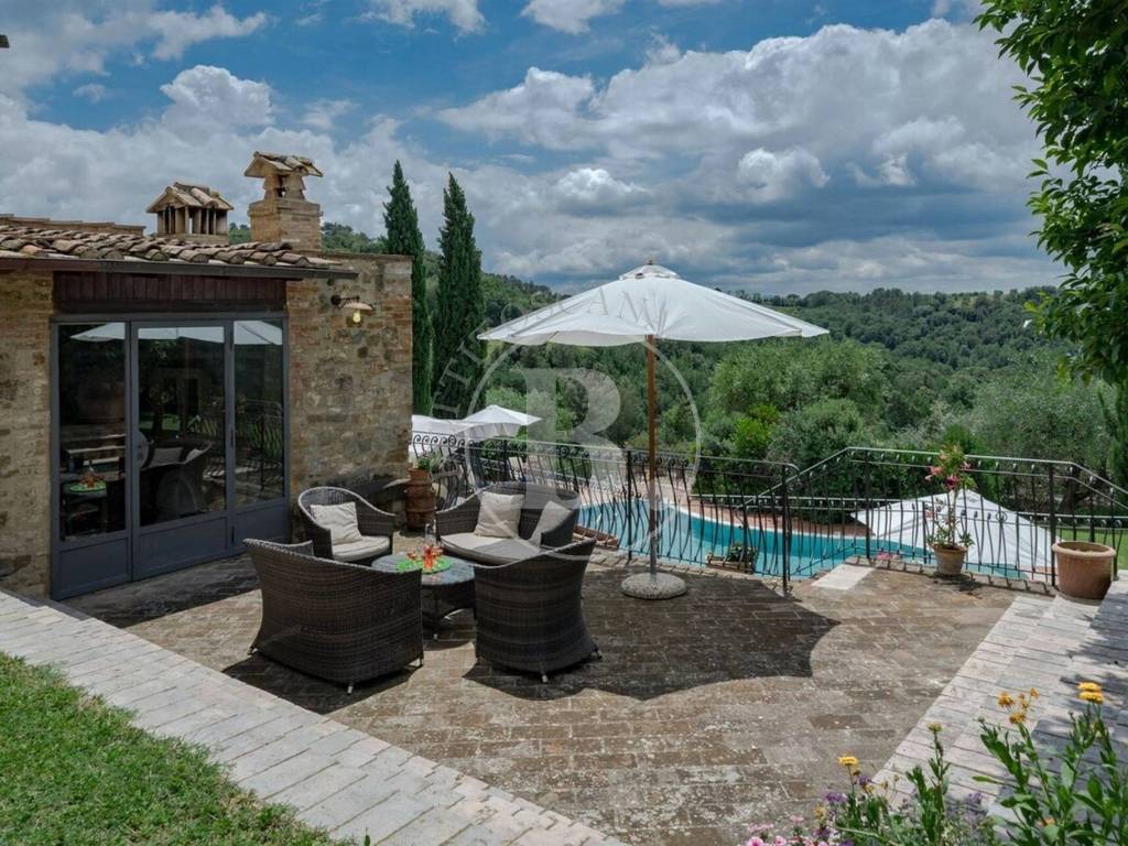 RESTORED FARMHOUSE - Castellina in Chianti (Si)