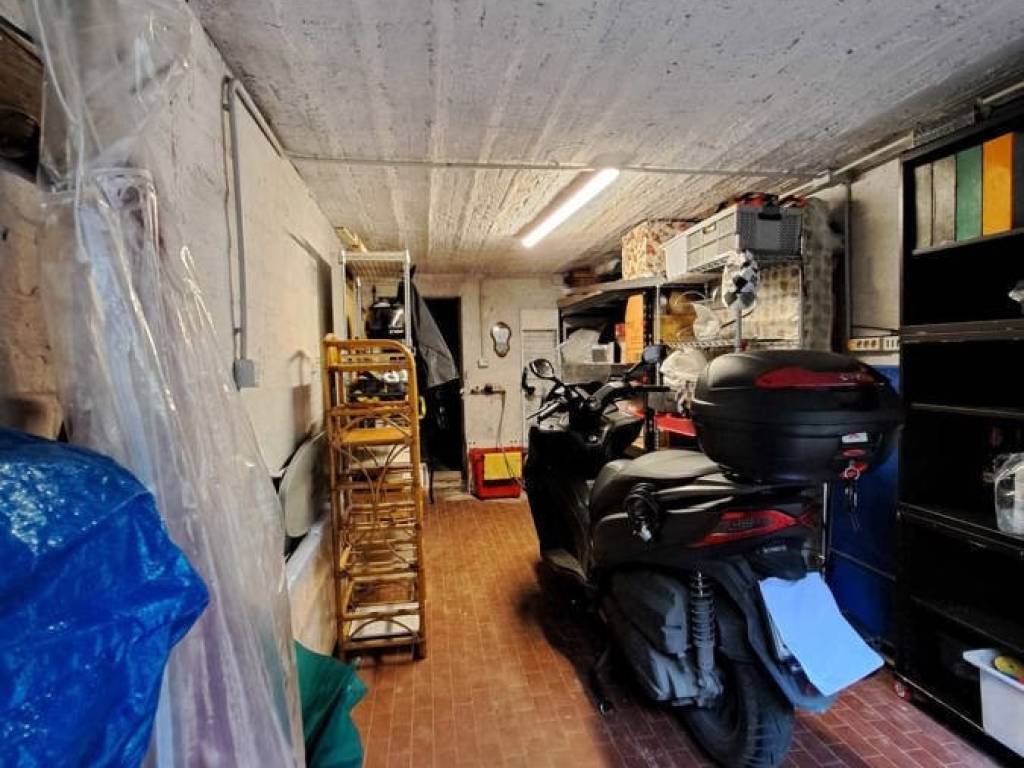 GARAGE 1.jpg