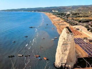 spiaggia lungomare e.mattei