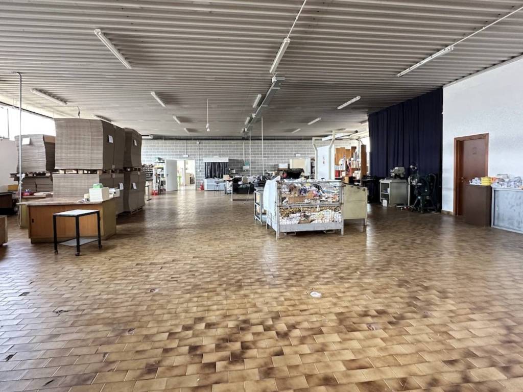 Capannone corso umberto i, centro, albaredo d'adige