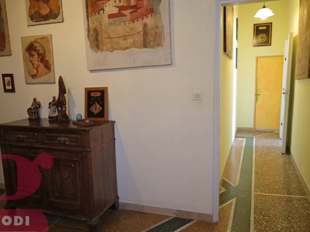 AT34 centro storico Todi appartamento ampio cantina_10.jpg