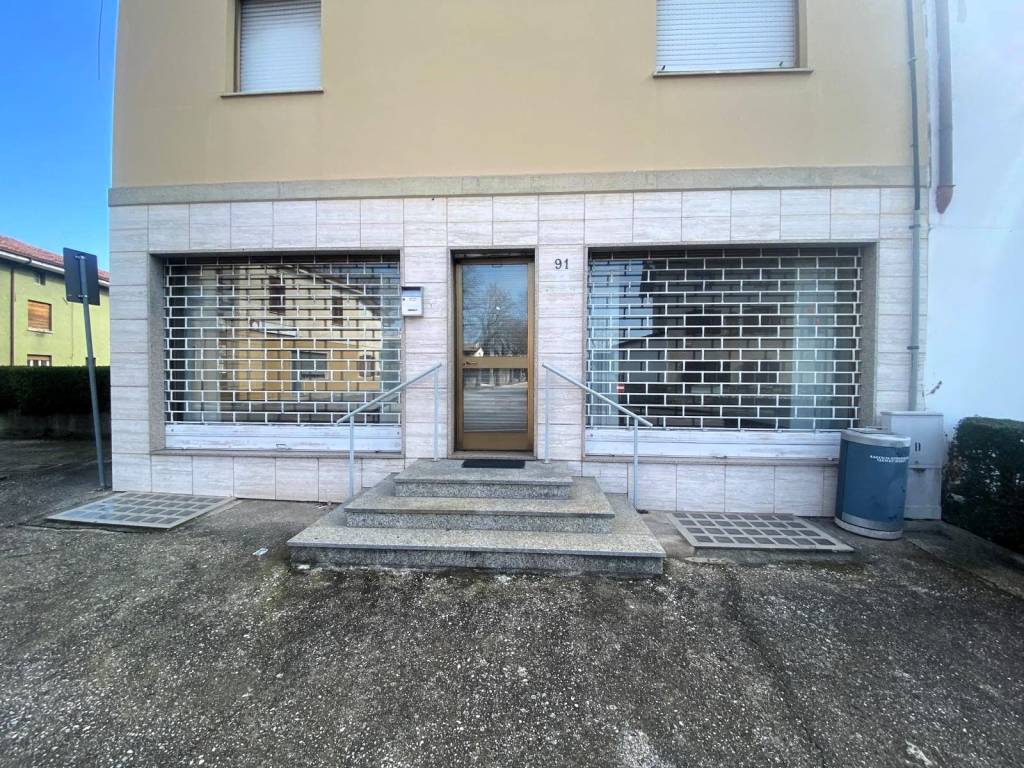 Locale commerciale località san quirino, cormons