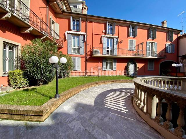 cortile interno e vialetto