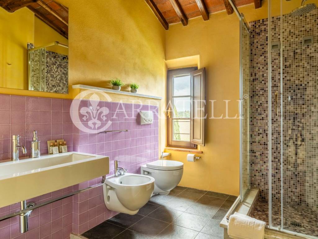 Villa in borgo medievale con terreno a Vinci