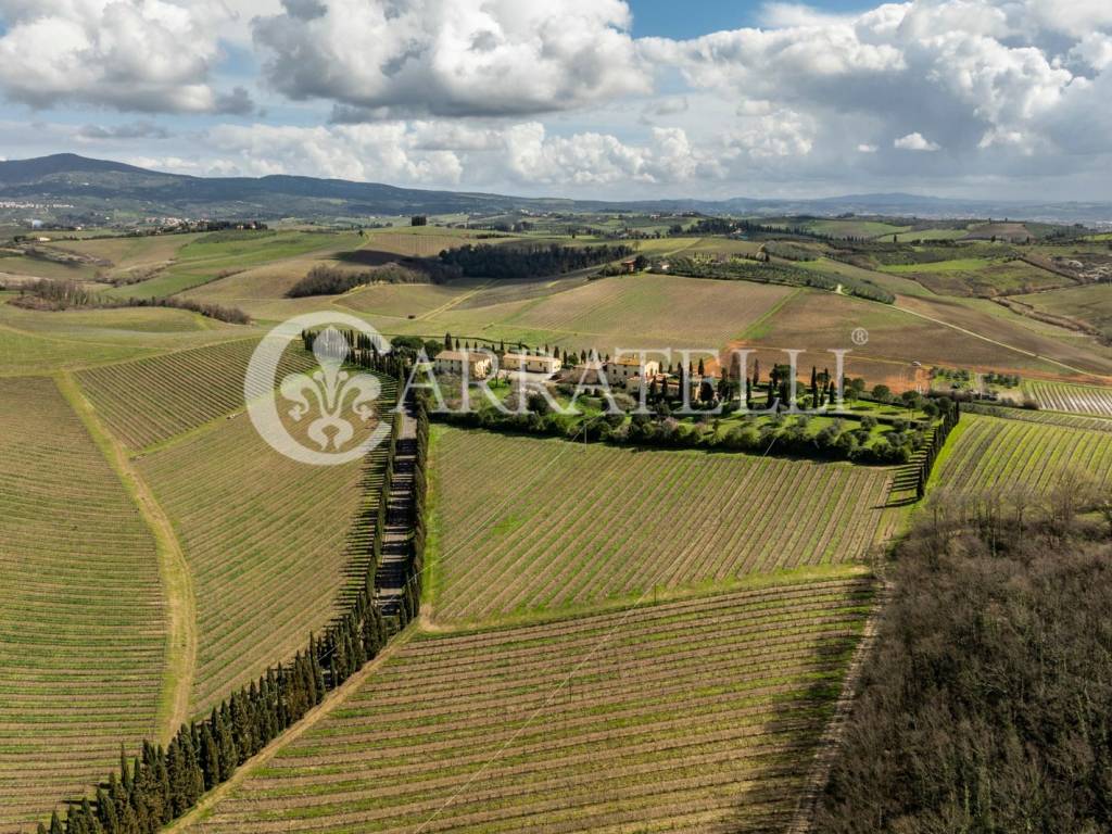 Villa in borgo medievale con terreno a Vinci