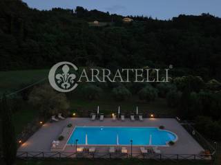 splendido casale con terreno e piscina