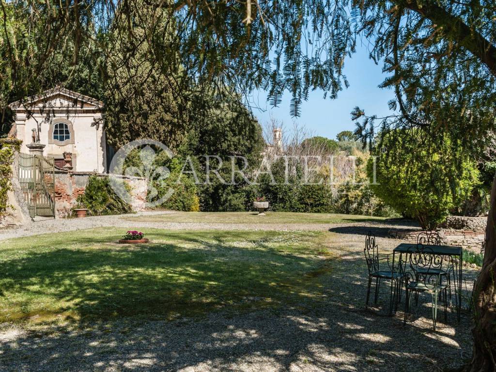 Meravigliosa villa storica con parco in Valdera