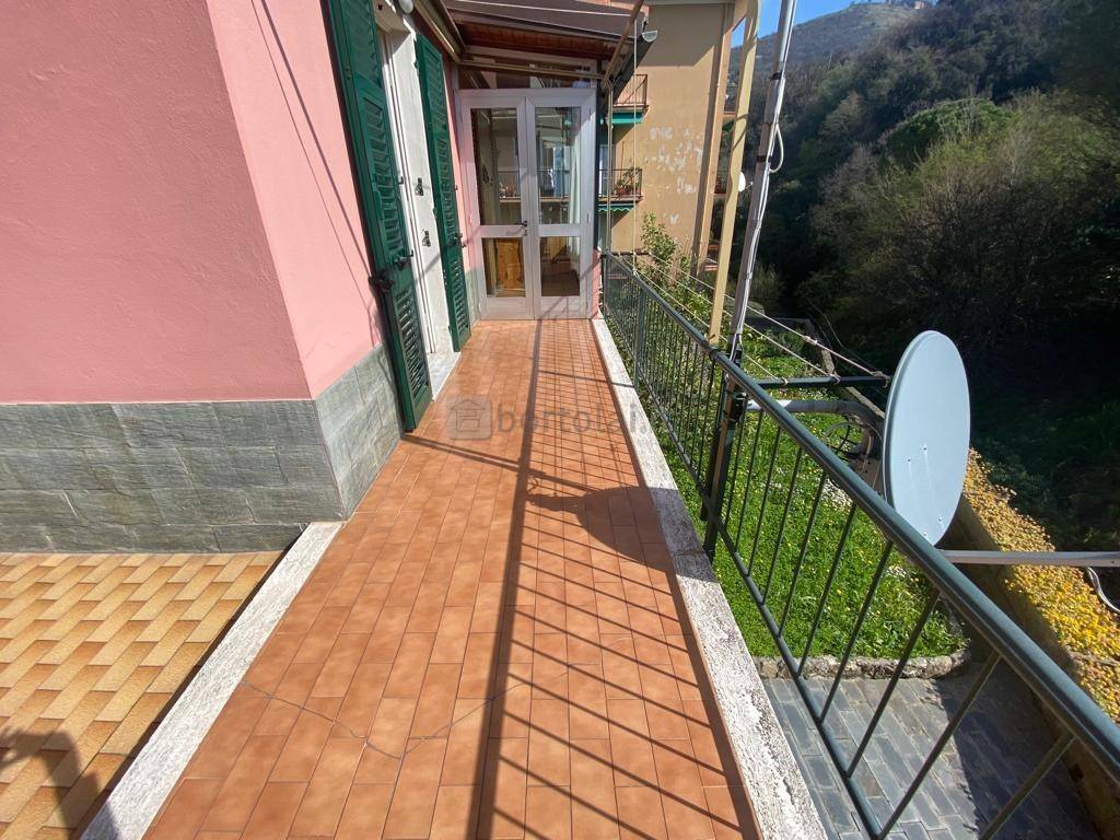 terrazza dal soggiorno e cucina 