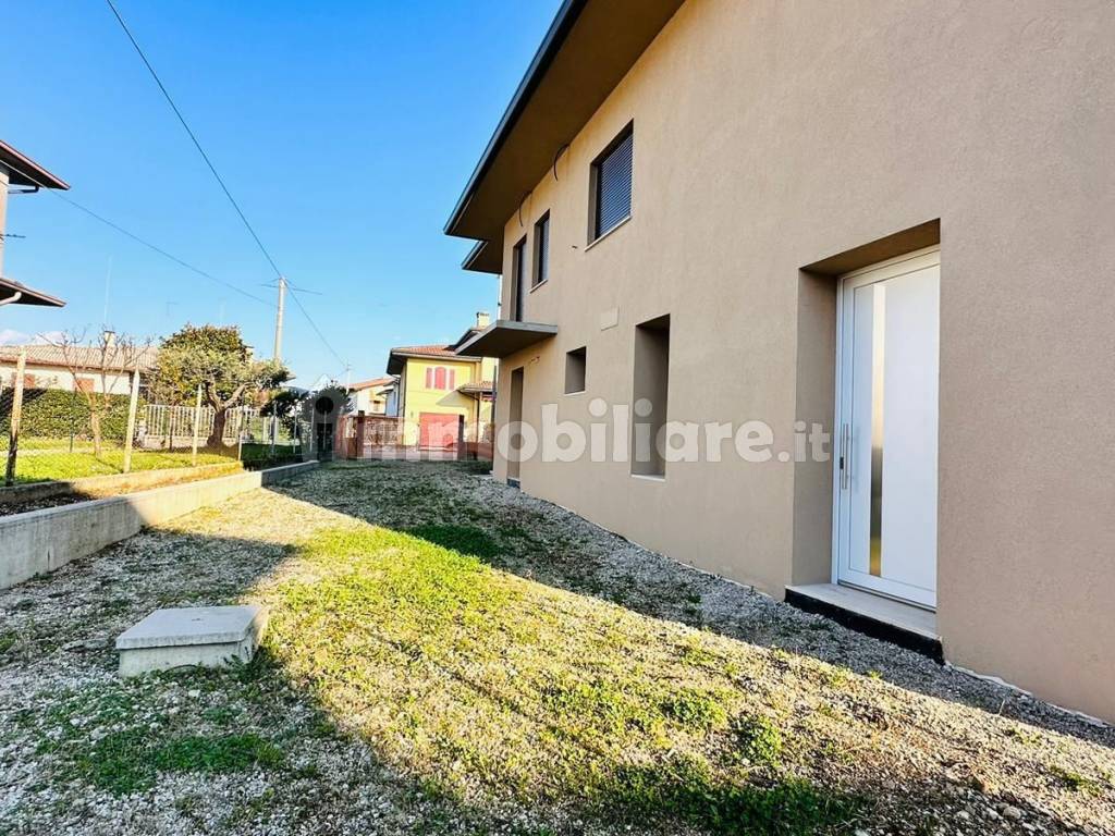 Vendita Villa unifamiliare Bassano del Grappa. Ottimo stato, posto auto