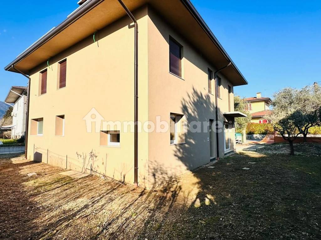 Vendita Villa unifamiliare Bassano del Grappa. Ottimo stato, posto auto