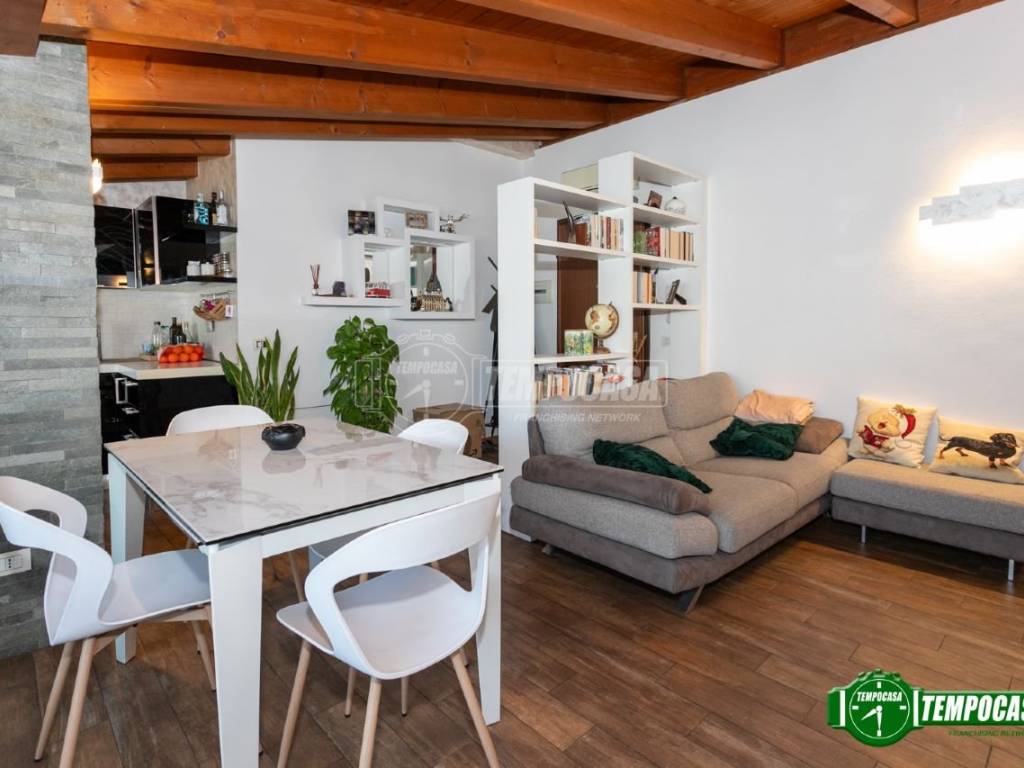 Vendita Appartamento Corbetta. Trilocale in via Luigi Cadorna. Buono ...