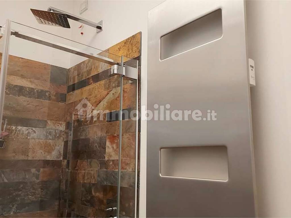 bagno suite lato zona pranzo