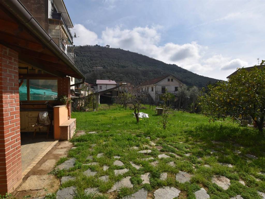 accesso al giardino dall'alloggio piano terra