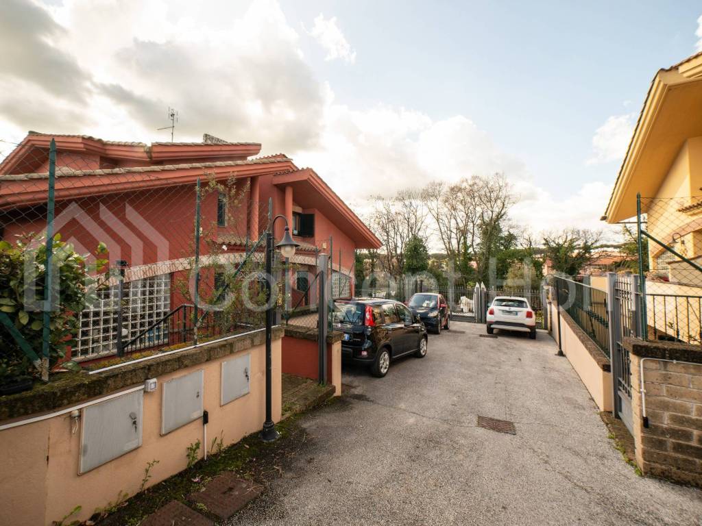 VILLA CON GIARDINO DI 500 MQ COMPLETAMENTE RISTRUT